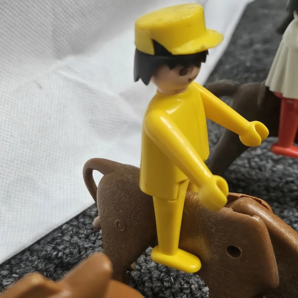 Vintage Cowboys & Indians Playmobil Figurines 27 Pieces +